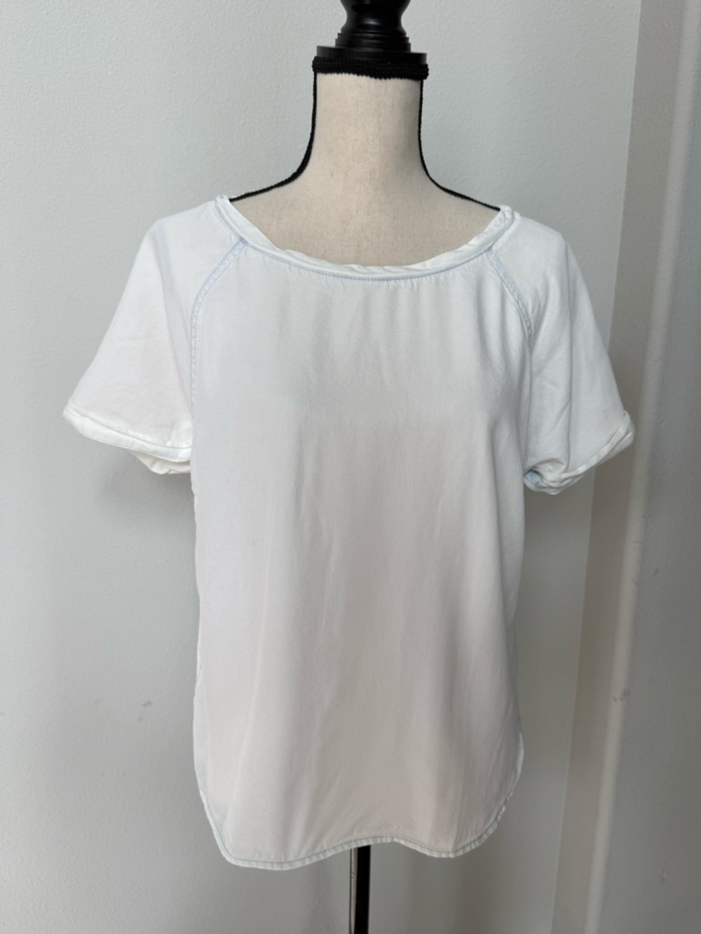 Velvet Heart Tencel Light Blue White Short Sleeve Scoop Neck Top